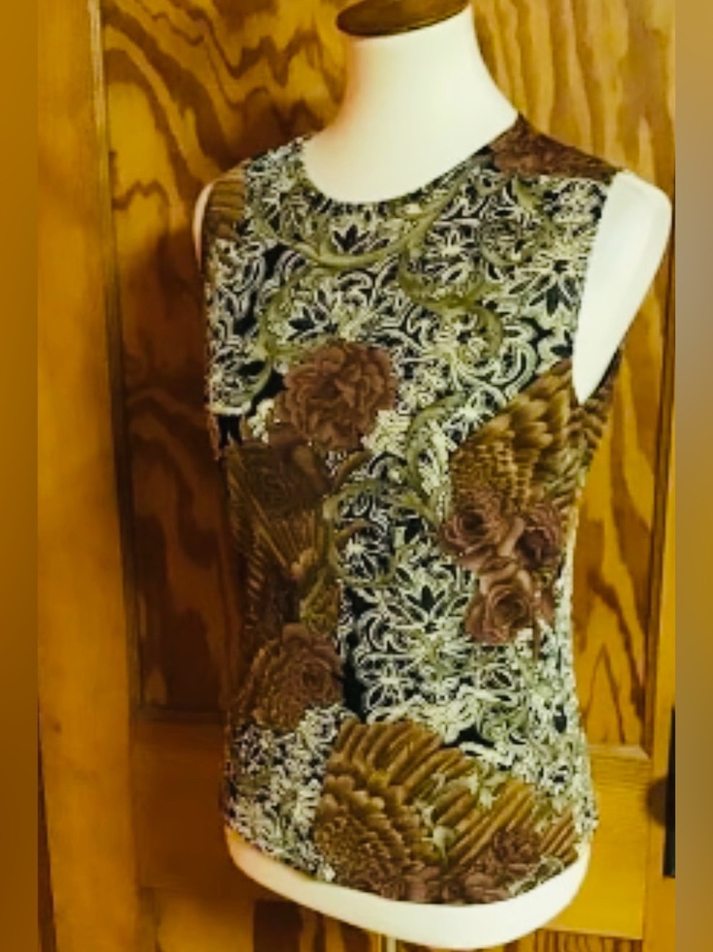 Susan Lawrence Beige & Brown Floral Wing Print Sleeveless Tank - Picture 3 of 5